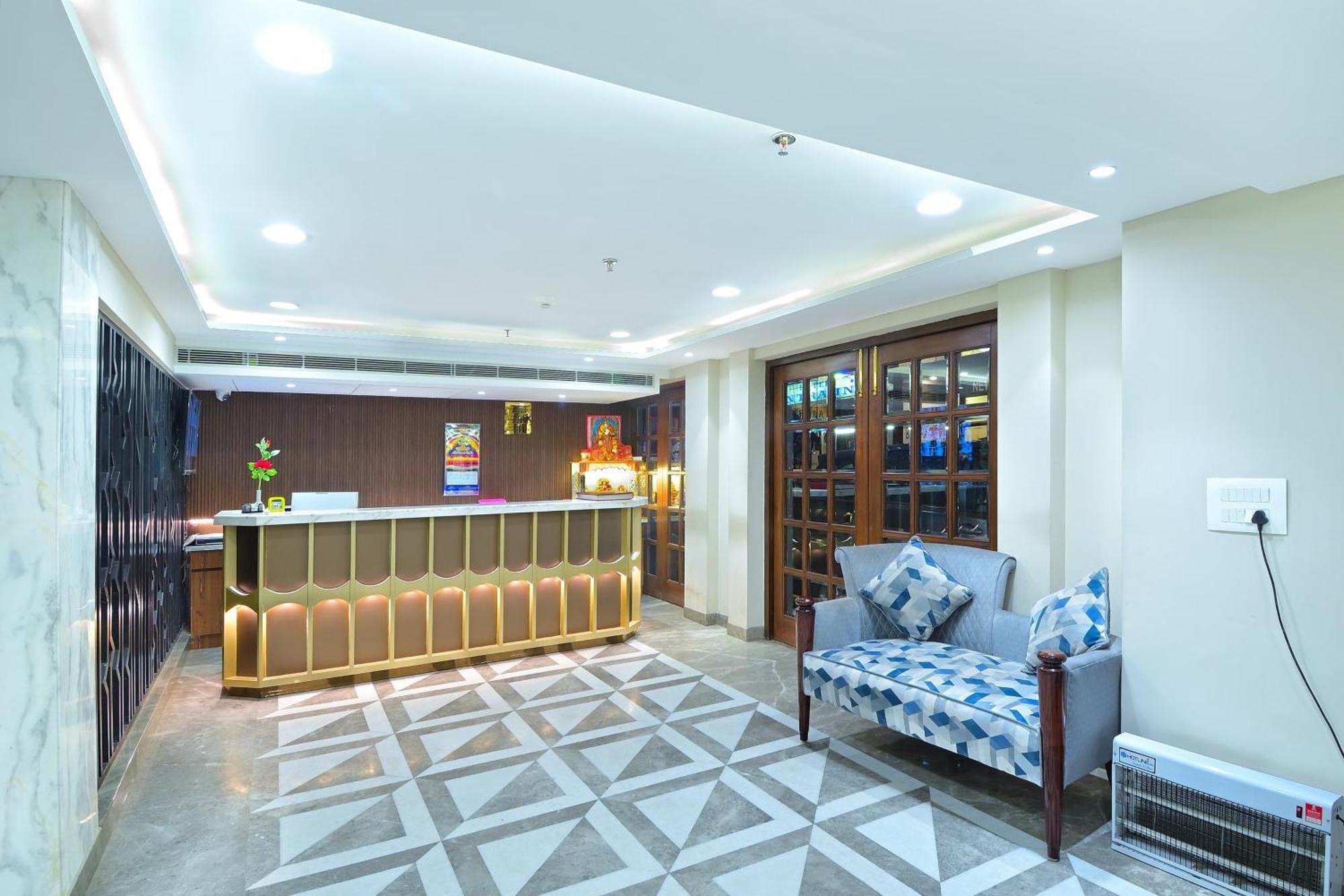 Hotel Sapphire House - 3 Mins Walk From Metro And 5 Mins From Rail Station New Delhi Bagian luar foto