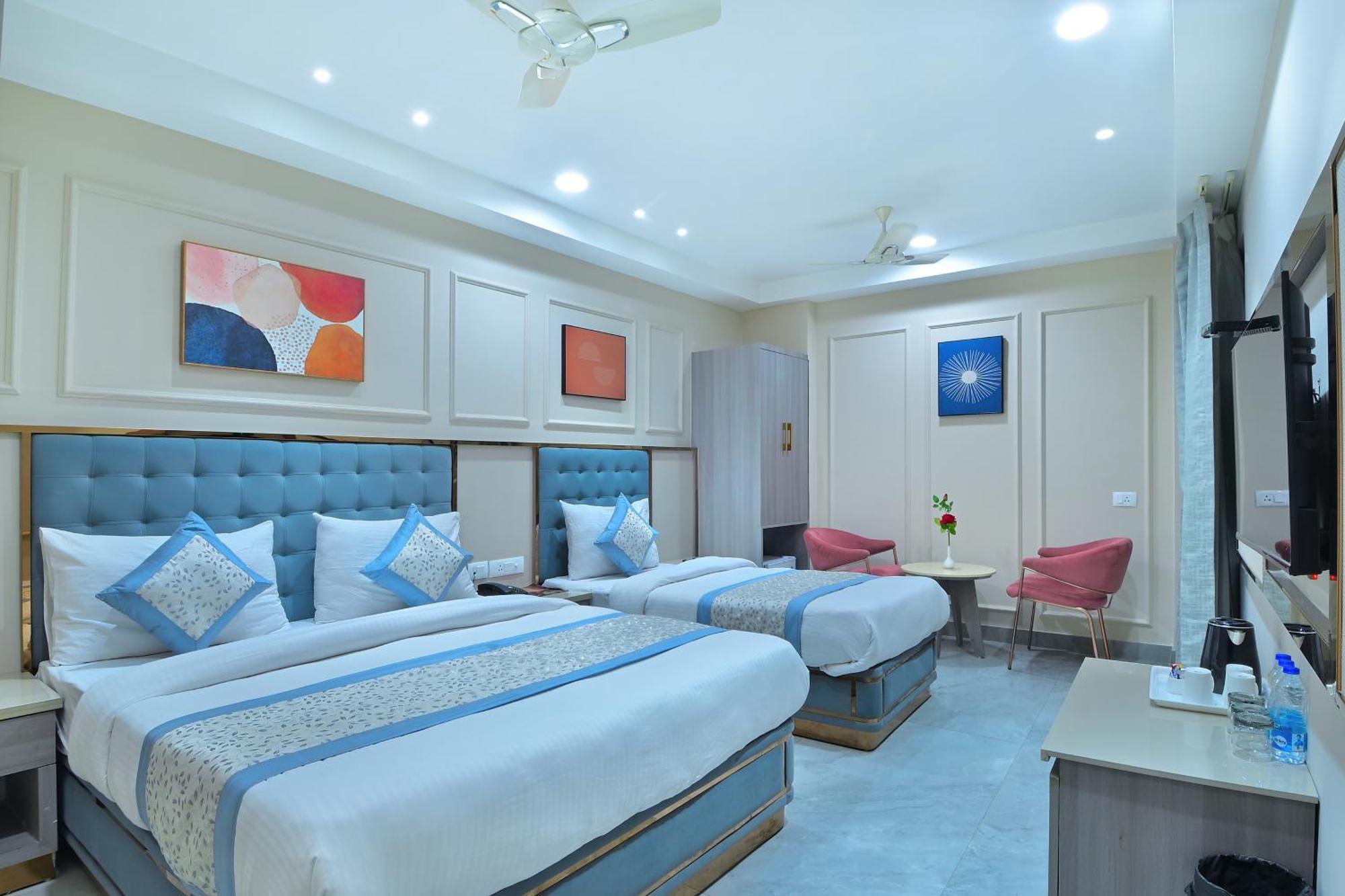 Hotel Sapphire House - 3 Mins Walk From Metro And 5 Mins From Rail Station New Delhi Bagian luar foto