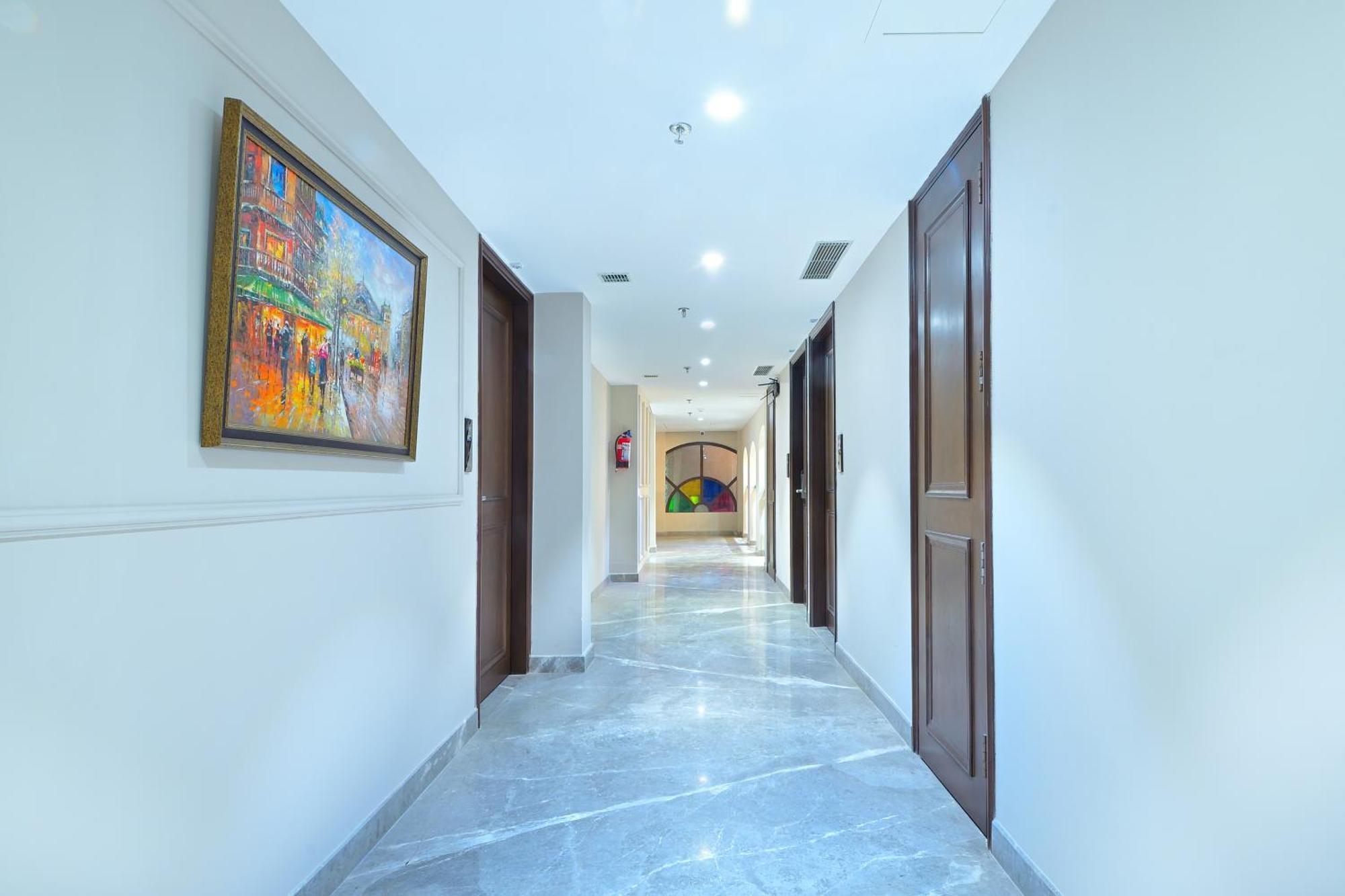Hotel Sapphire House - 3 Mins Walk From Metro And 5 Mins From Rail Station New Delhi Bagian luar foto
