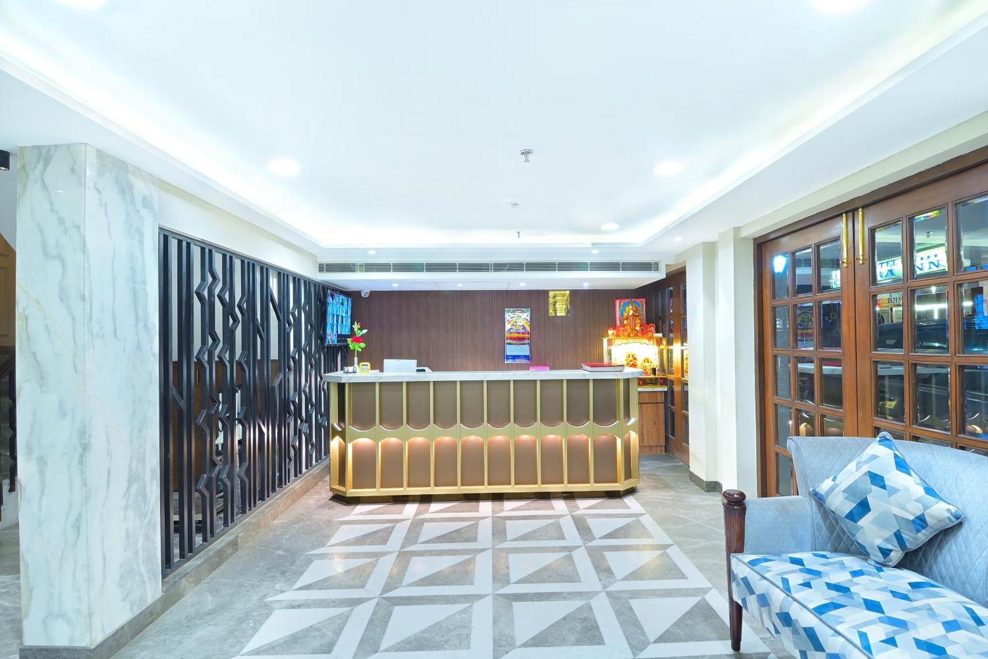 Hotel Sapphire House - 3 Mins Walk From Metro And 5 Mins From Rail Station New Delhi Bagian luar foto