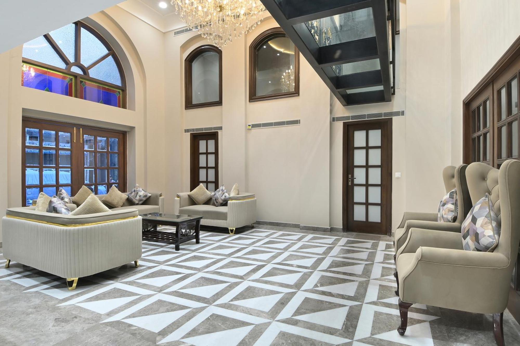 Hotel Sapphire House - 3 Mins Walk From Metro And 5 Mins From Rail Station New Delhi Bagian luar foto