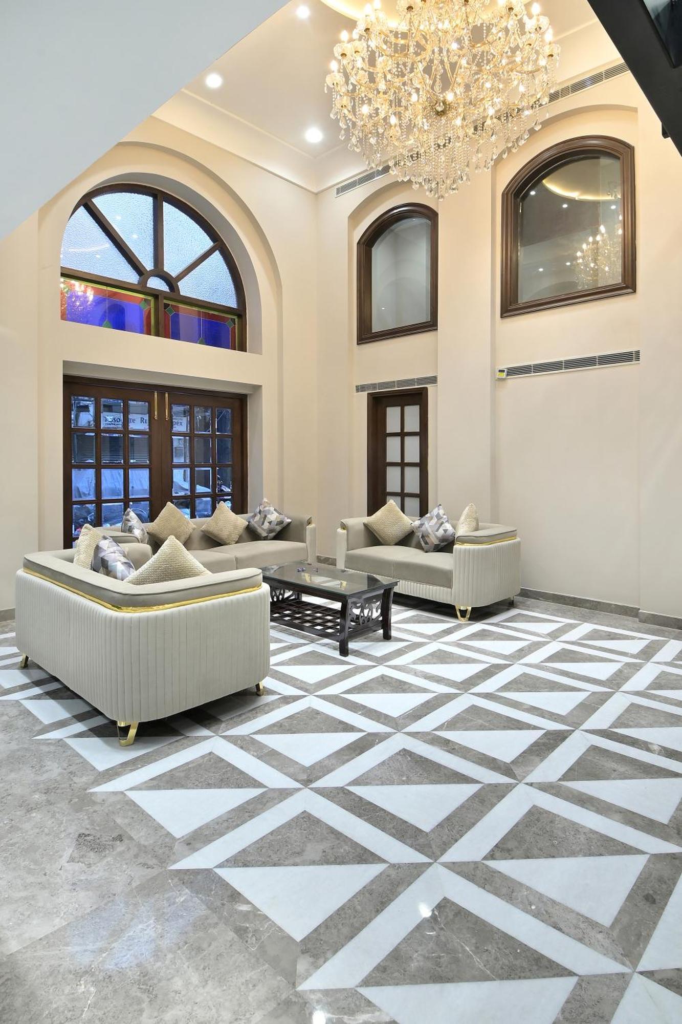 Hotel Sapphire House - 3 Mins Walk From Metro And 5 Mins From Rail Station New Delhi Bagian luar foto